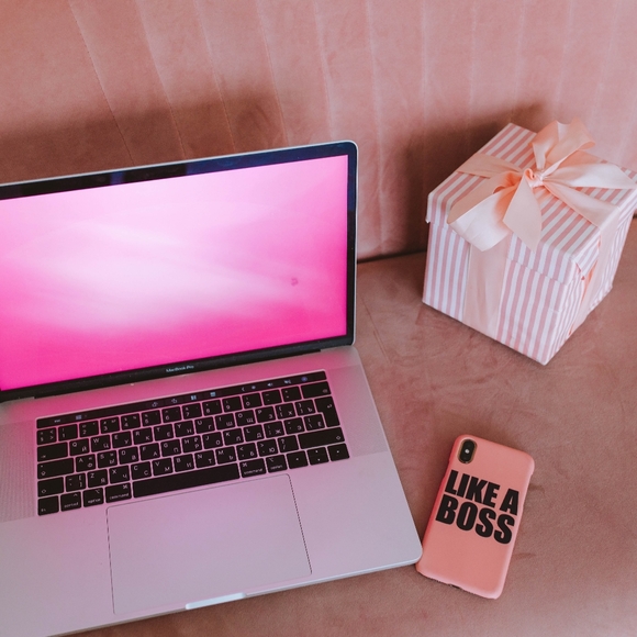 Meet your Posher, Pamela - Picture 1 of 2